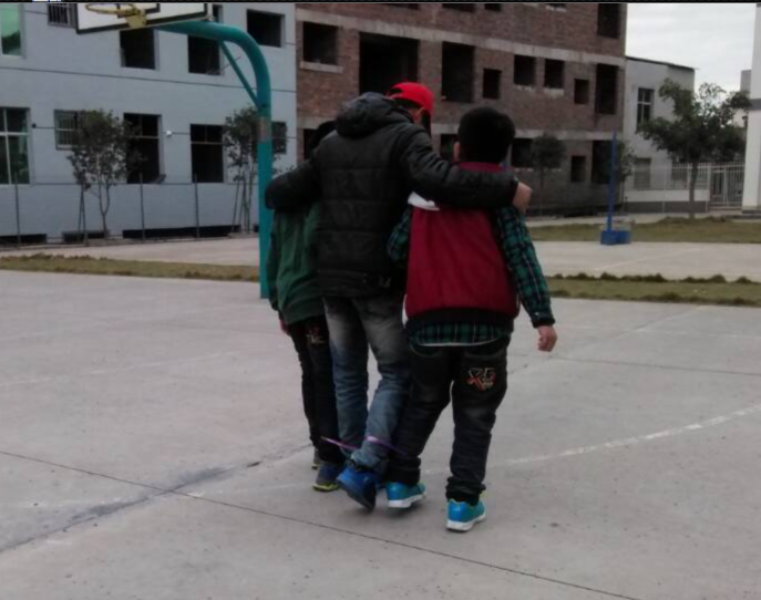 我院青年志愿者前往建国小学进行关爱儿童的活动3.png