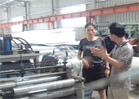 我系与金鑫轻钢彩板有限公司合作交流