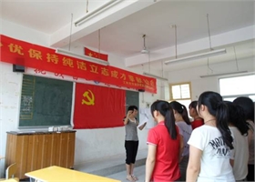 工商管理系第二党支部举行毕业生党员党日活动