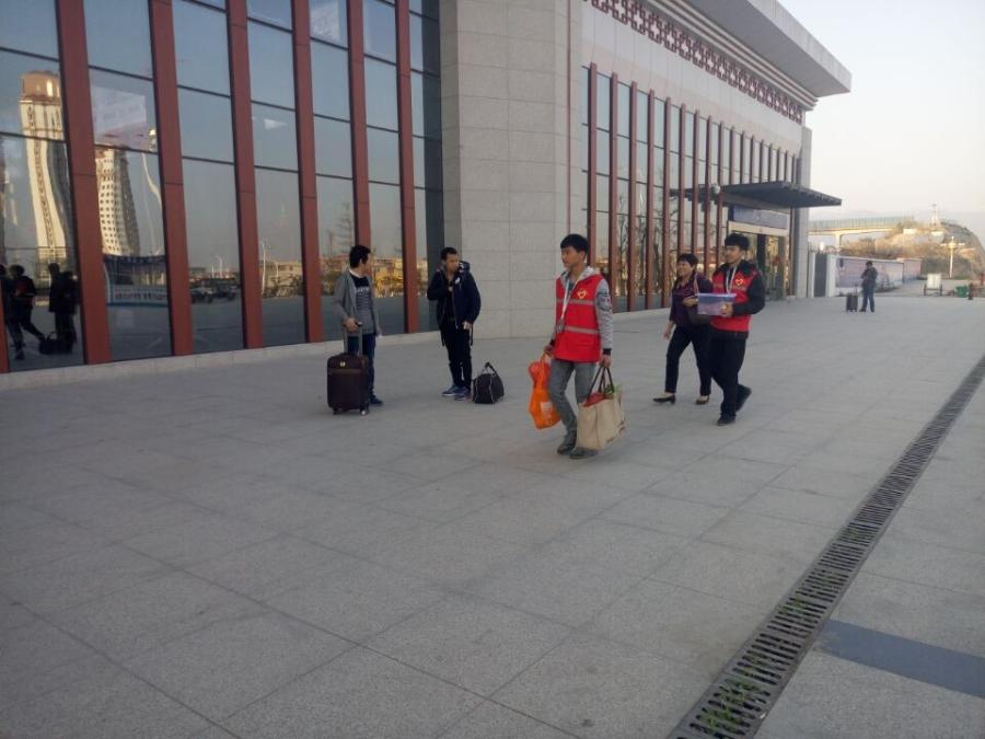 学雷锋，好榜样--机械工程学院开展学雷锋志愿服务活动