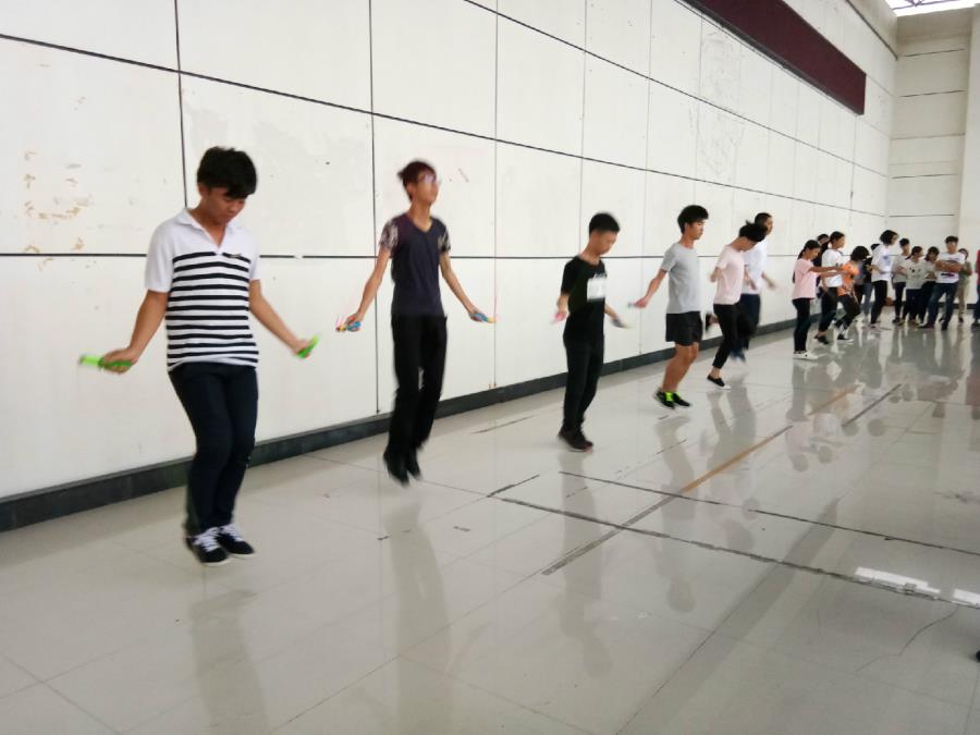 2016年新生体育系列赛之跳绳比赛正式打响