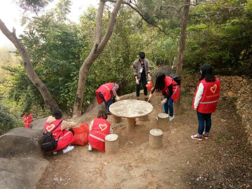 2017年“学雷锋”保卫青山志愿服务活动