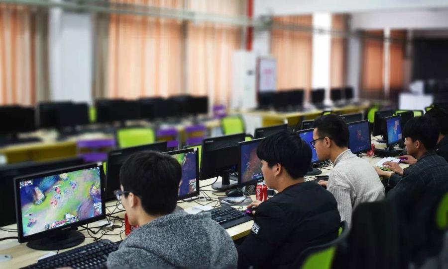 我院举办第十三届校园文化艺术节之电子竞技大赛