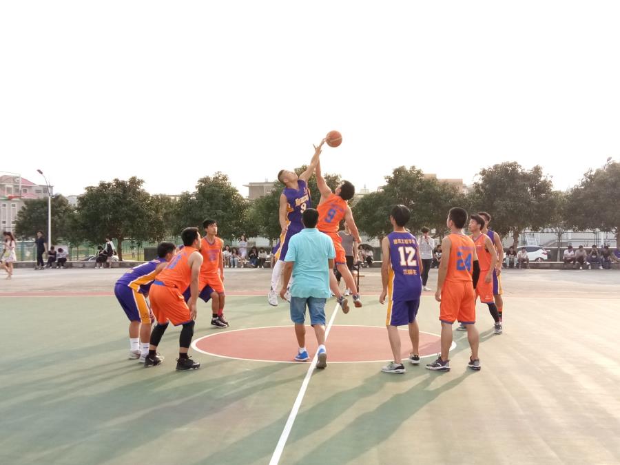 机•建会师第十四届运动会之新老生篮球赛半决赛
