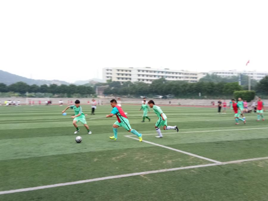 我院举办第十四届运动会之新老生足球赛
