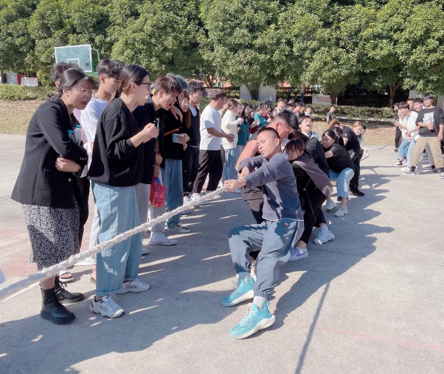 拔河比赛——凝心聚力得胜利