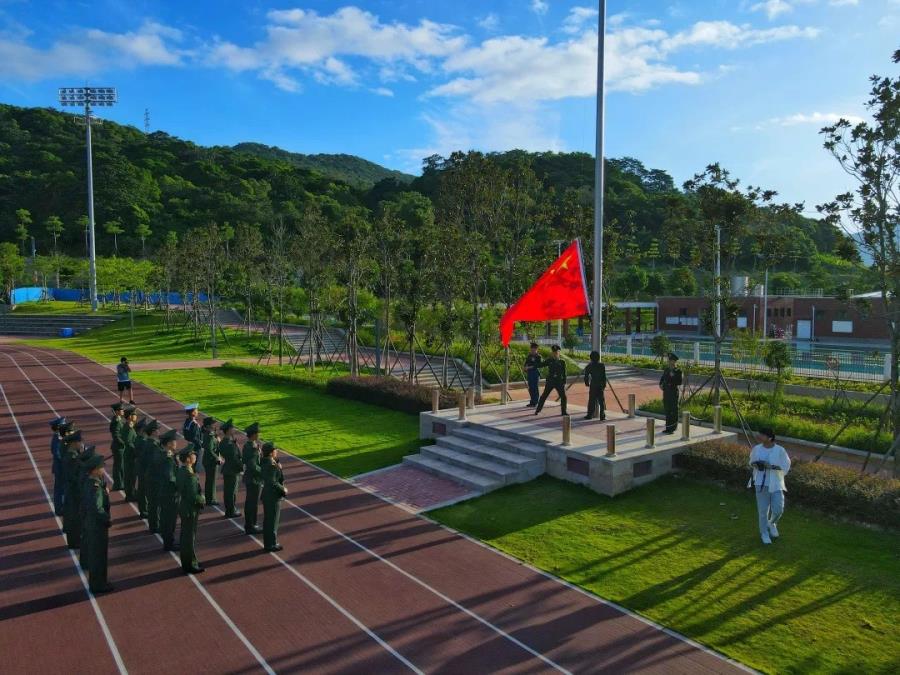 “节能环保，绿色生活”主题升旗仪式