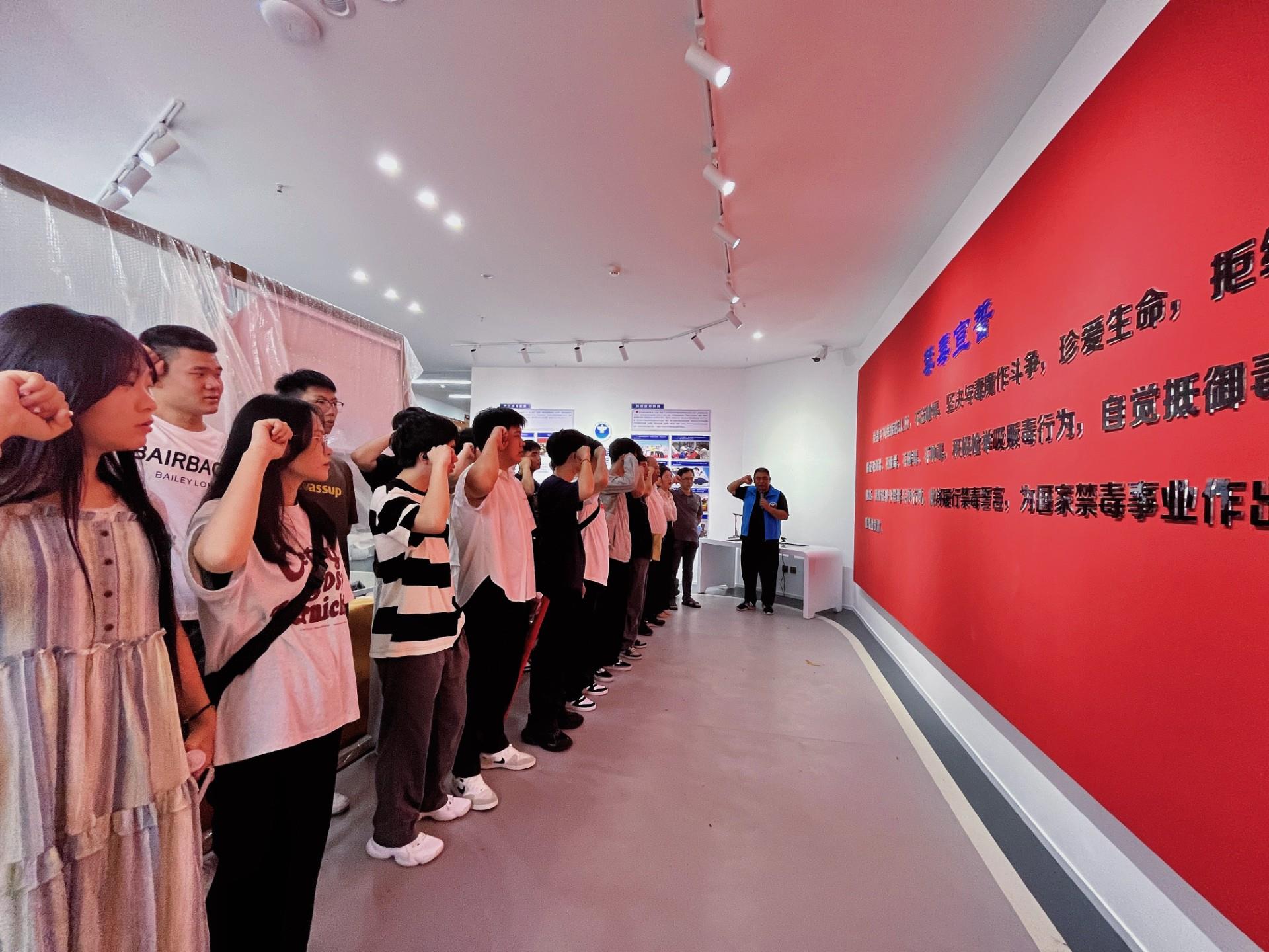 来自毕业季的叮咛：青春不“毒”行