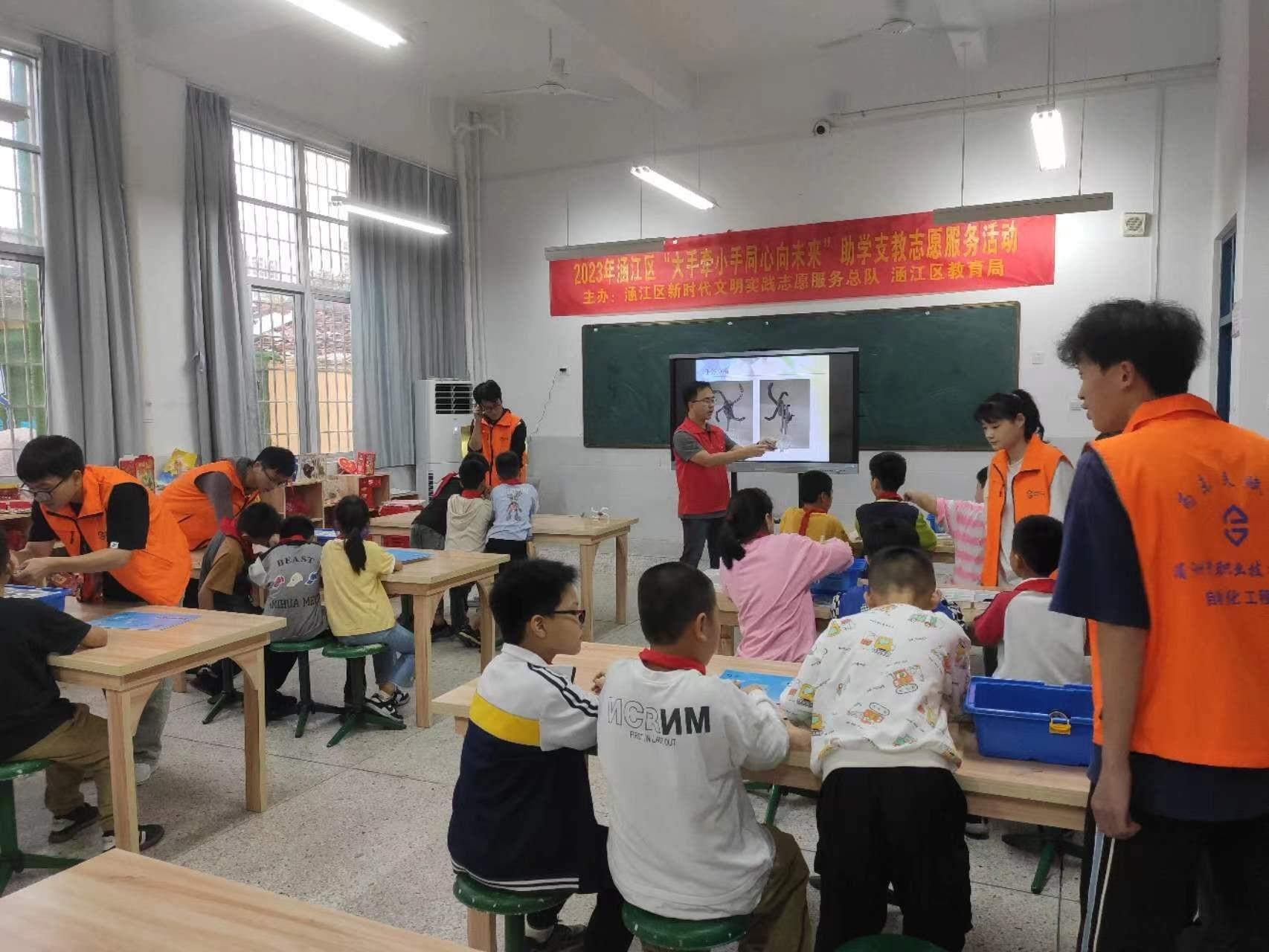这里的孩子，“动手玩科学”，真幸福！
