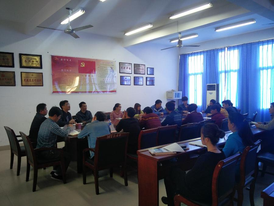 机械工程系举行汽车专业师生座谈会
