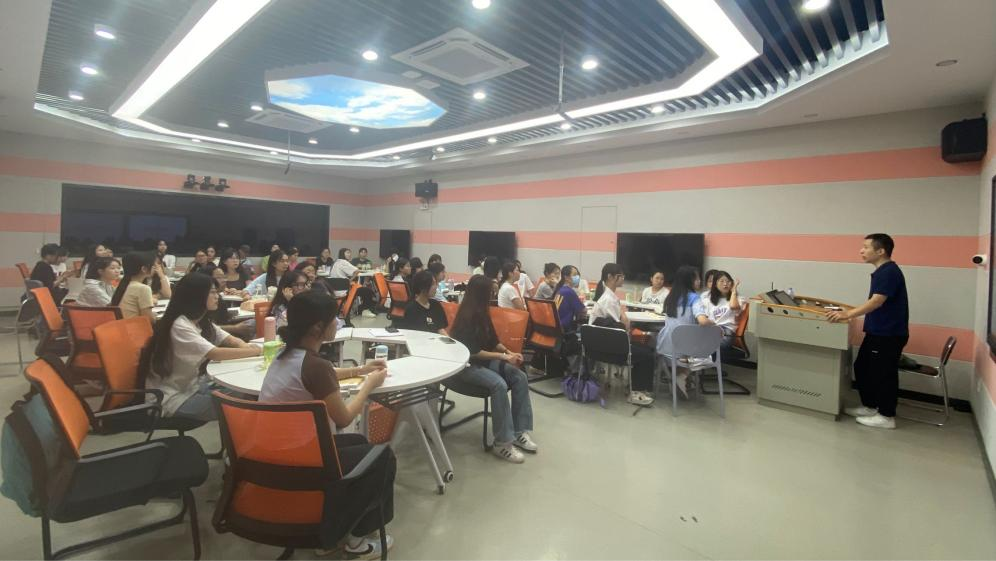 新人新课堂，亮相促成长——新教师公开课展示活动