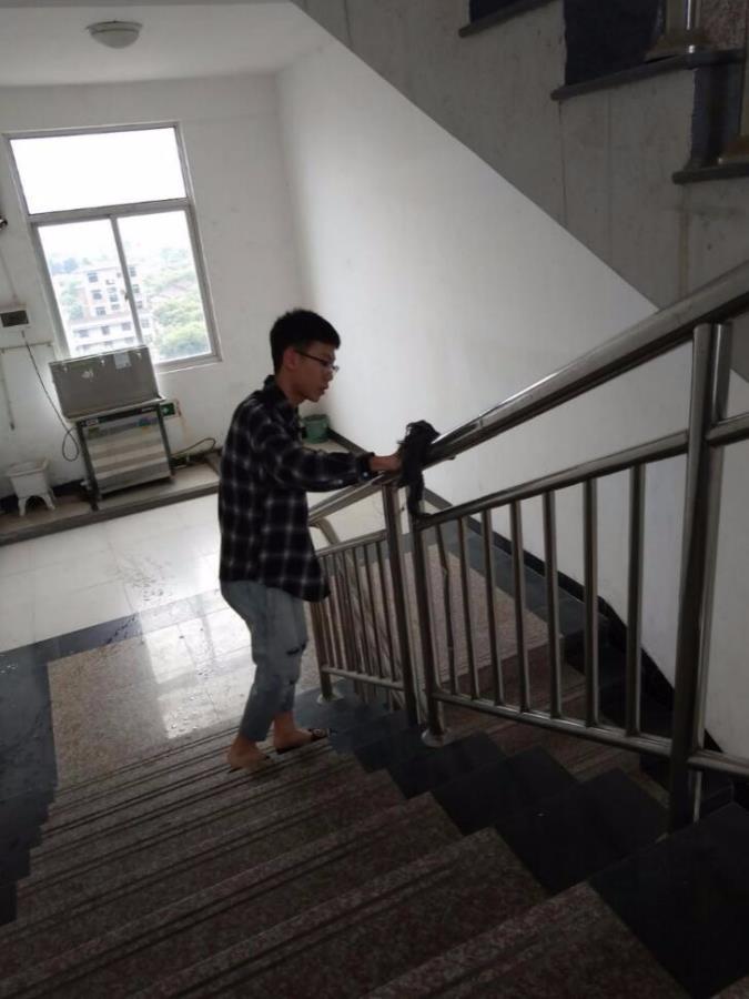 学生社区义务劳动之清洁爱家