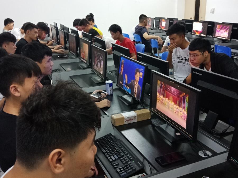 建筑工程学院组织学生观看《开学第一课》