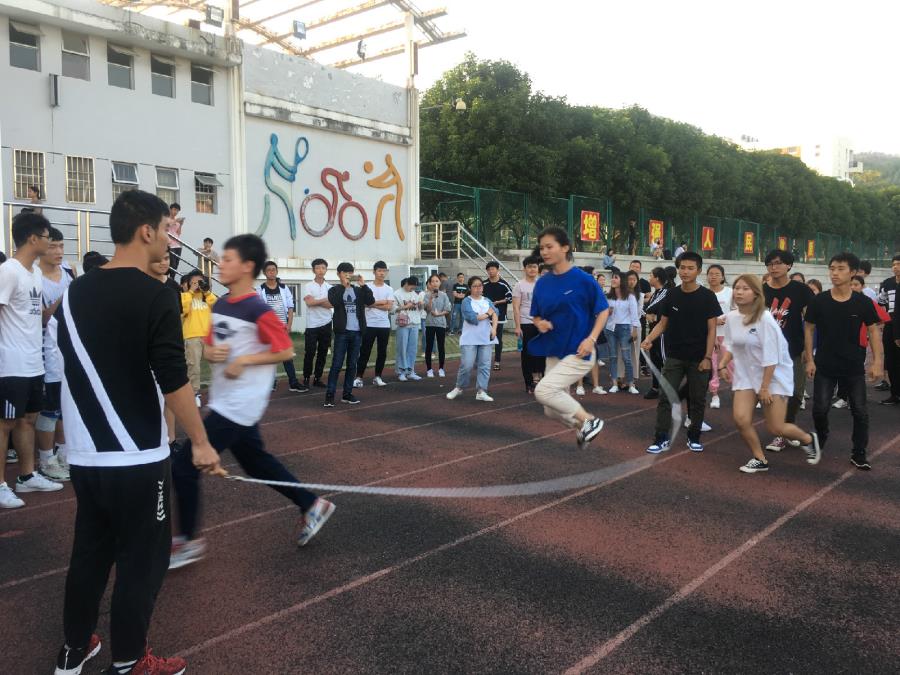 祝贺我系获得新生跳绳比赛多人跳绳第一名