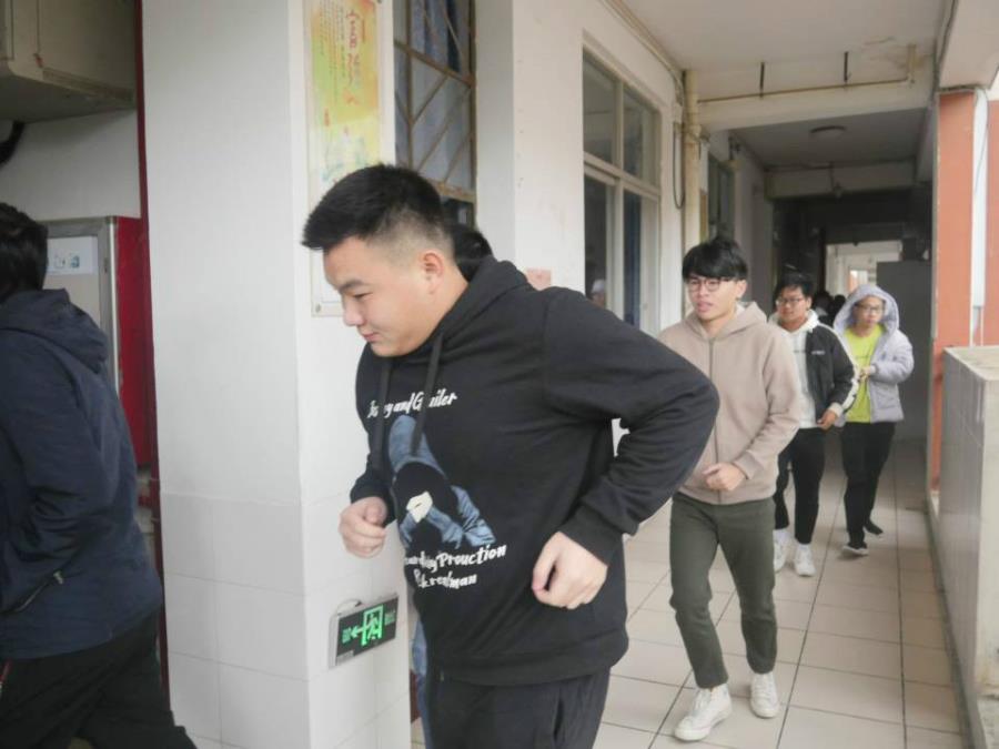 建筑工程学院开展防震减灾紧急疏散演练活动