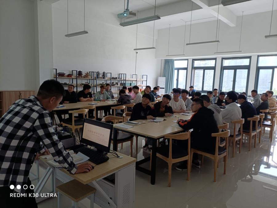 建筑工程系开展打好扫黑除恶攻坚仗主题班会