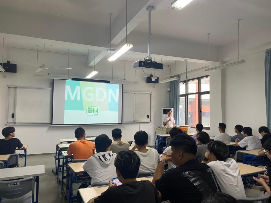 企业讲座进校园 学子成长添助力