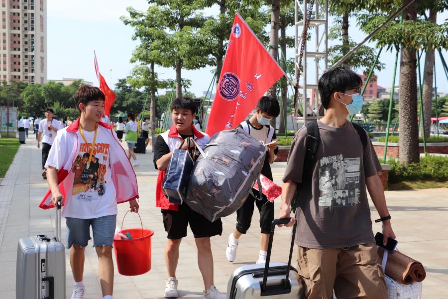 HI，2021级新同学们|情暖开学季，迎新更迎心