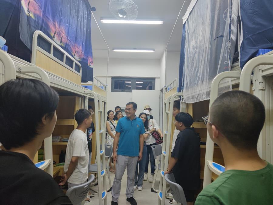 心系新生，温暖到寝