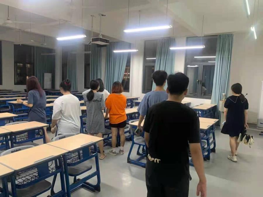 义务劳动 | 助力复课，共建校园美
