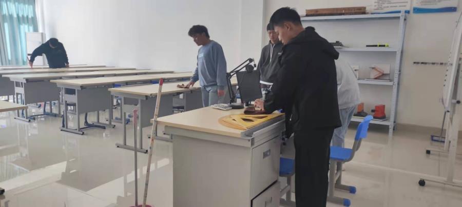 义务劳动，美化校园