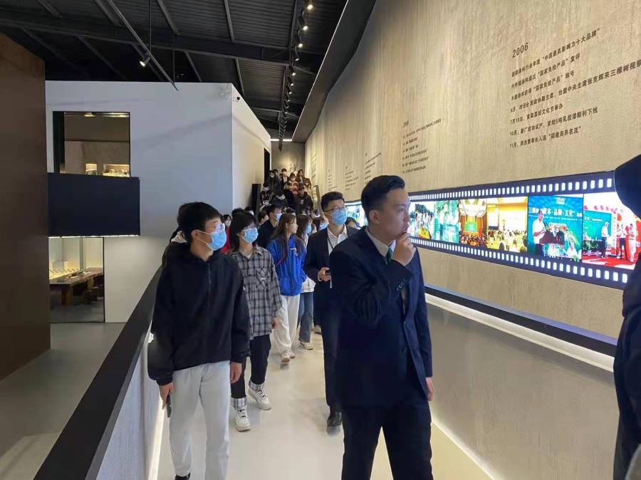 资源总会枯竭，唯有文化生生不息 | 建筑工程系大一学子前往三棵树公司参观交流