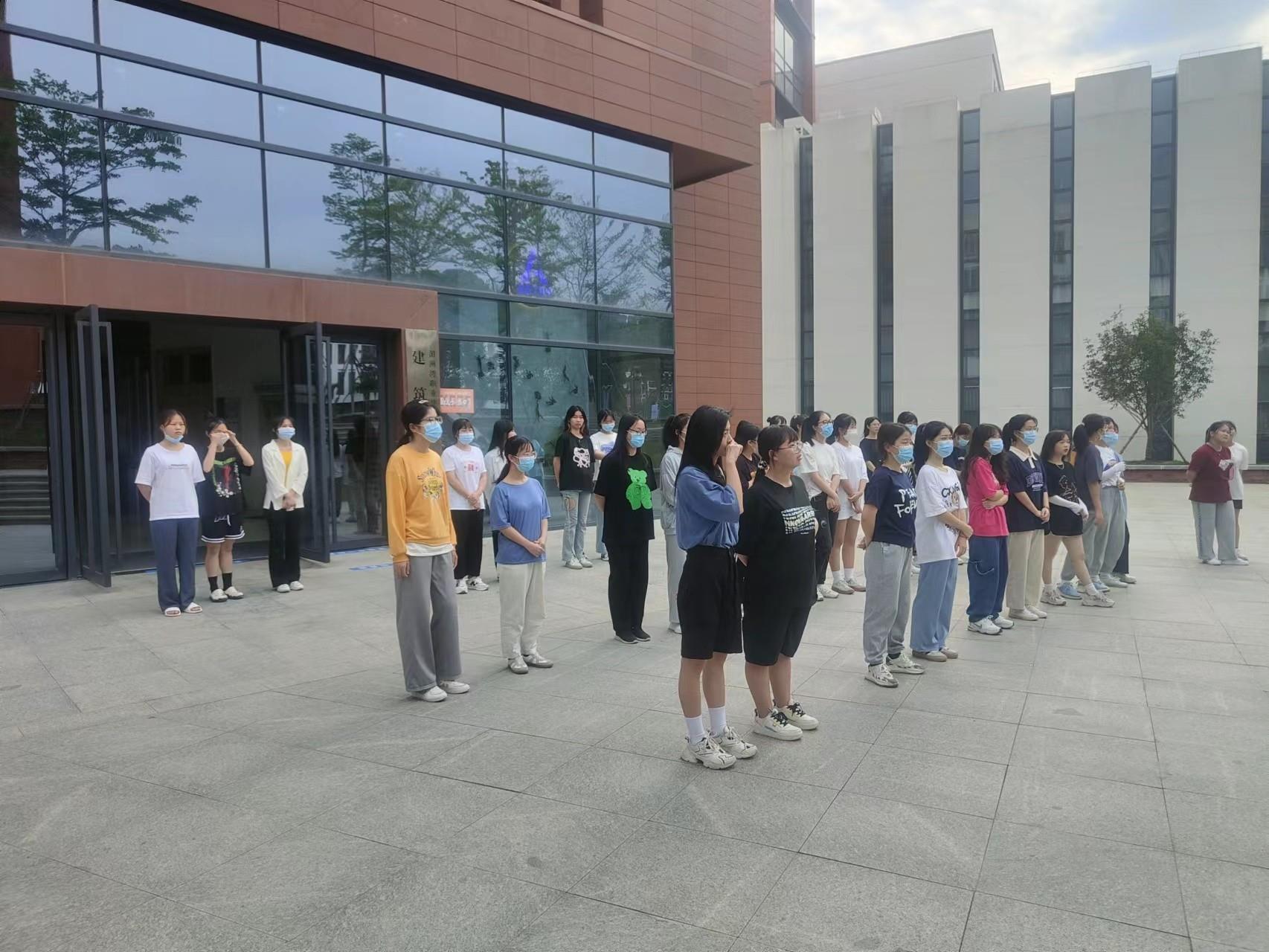 女子自卫，安全防身|建筑工程系（莆田市应急管理学院）与学院武装部推出第三期女子防身术公开课