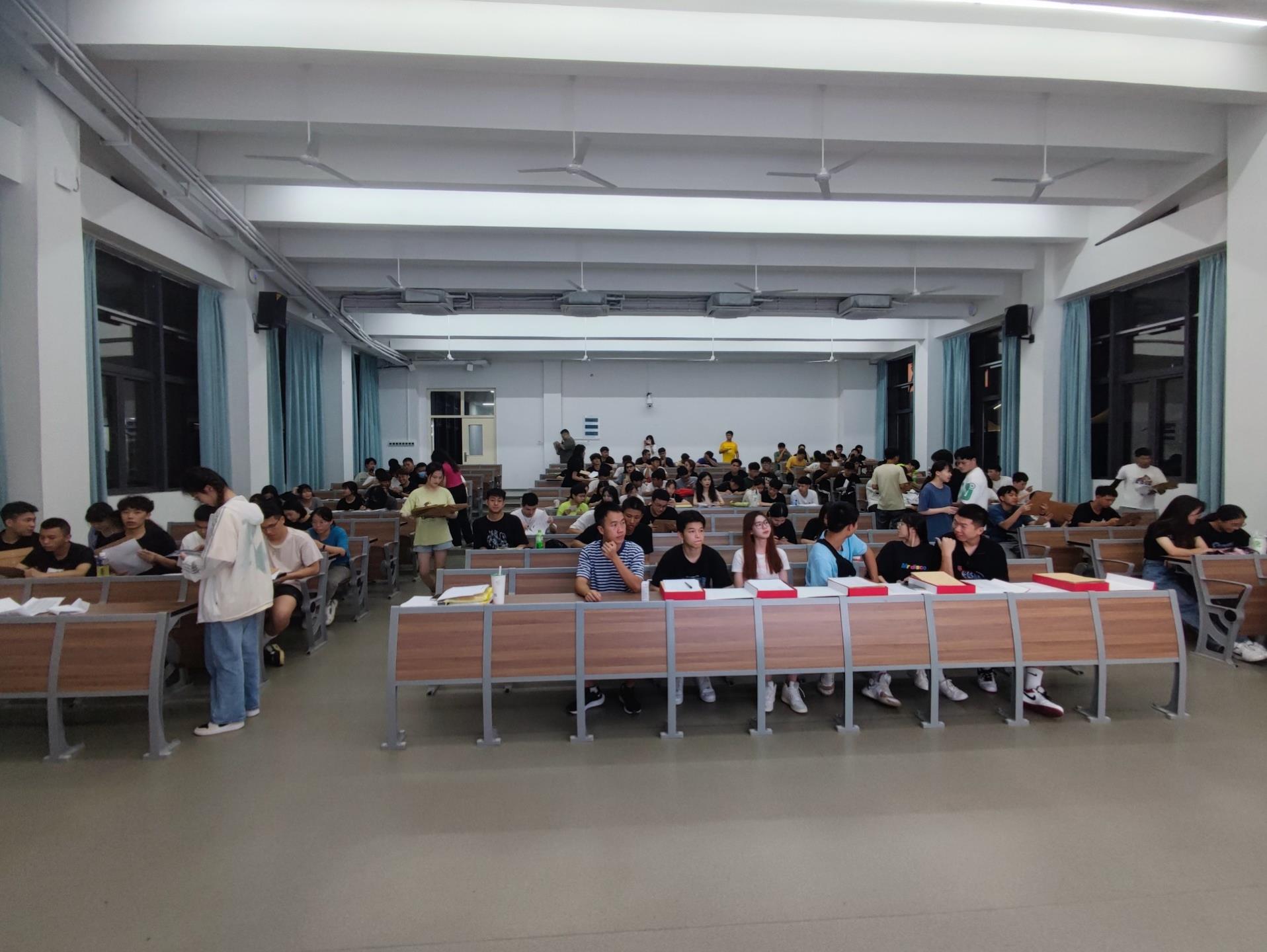 知识共享 携手同行｜建筑工程系开展2022届毕业生实习经验分享交流暨毕业生教育总结大会