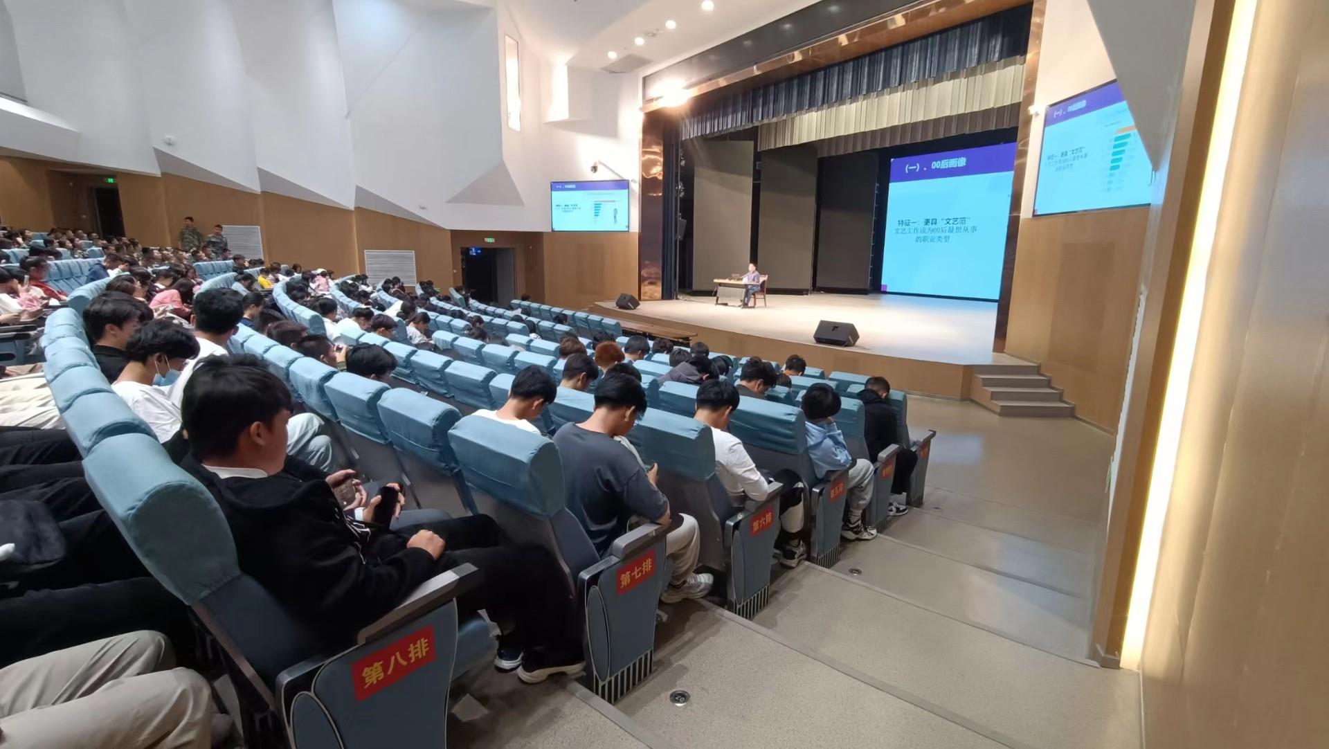 献礼二十大|关注学生，了解学情，开启精彩大学生活