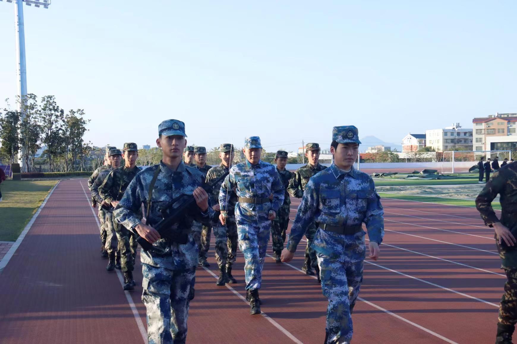 向红旗敬礼｜建筑工程系举行升国旗仪式