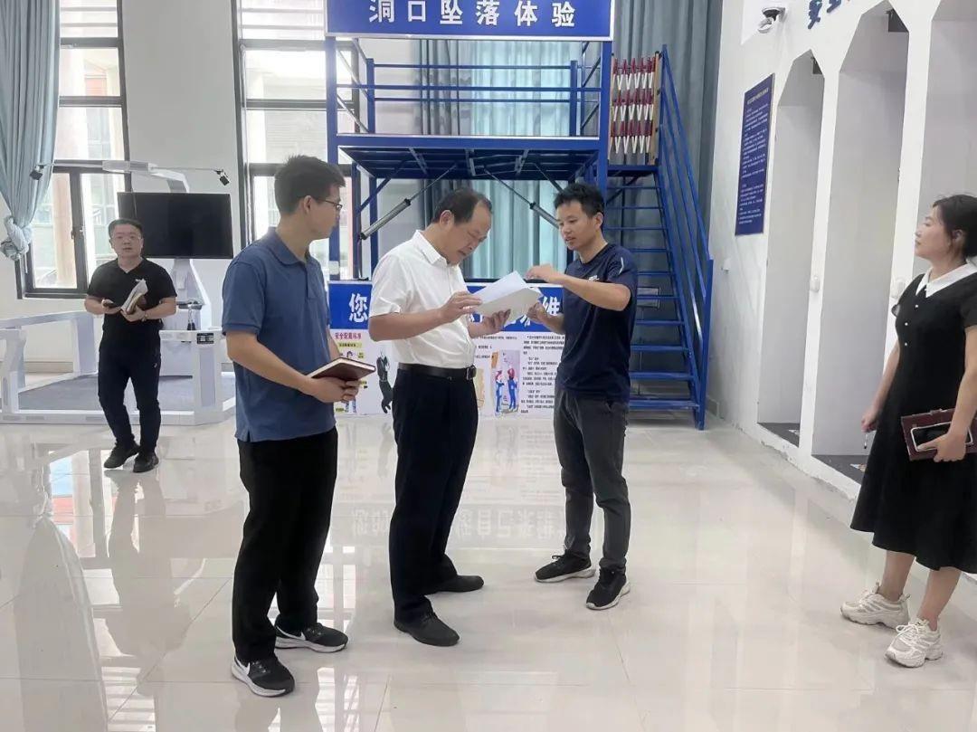 学院副院长陈金毓一行莅临我系进行学期初检查指导工作