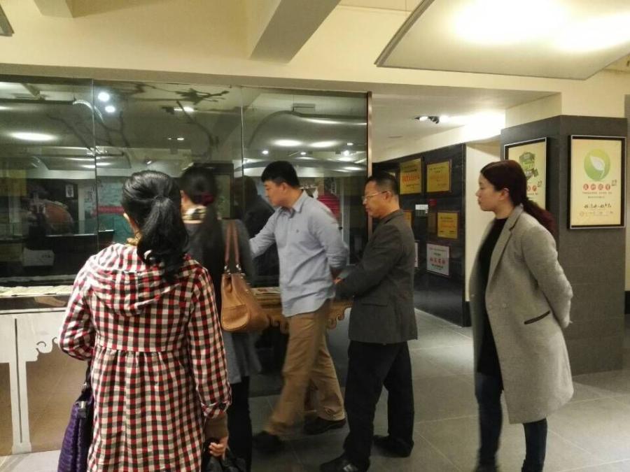 我系领导老师到方家铺子洽谈校企合作