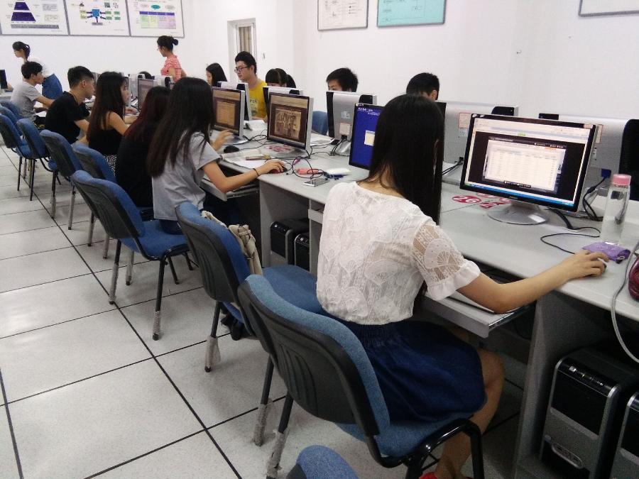 工商管理系举办营销模拟平台大赛