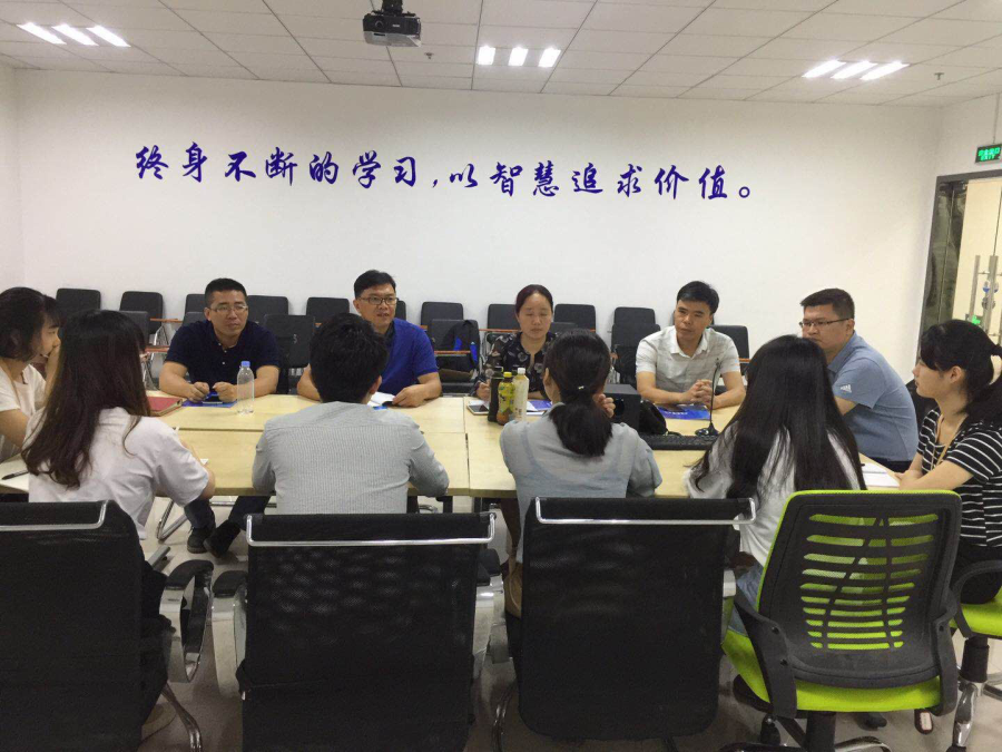 工商管理系教师看望会计专业实习学生