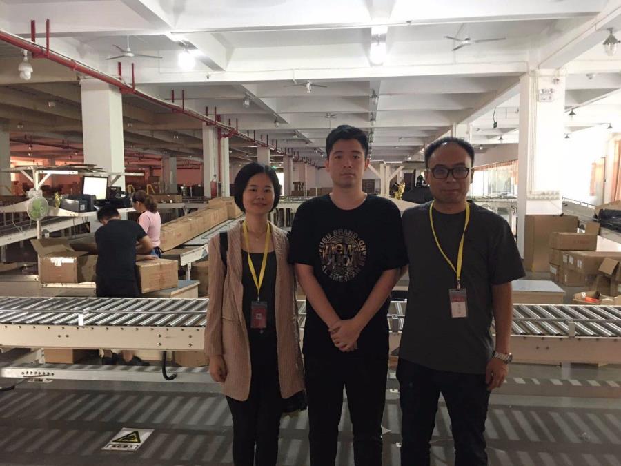 工商管理系教师前往才子服饰有限公司看望顶岗实习学生