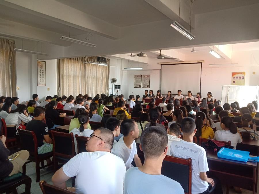 工商管理系开展2019级会计专业师生座谈会