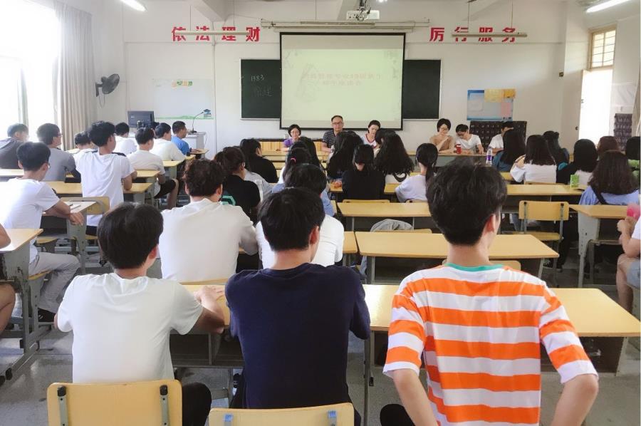 工商管理系开展物流管理专业师生座谈会