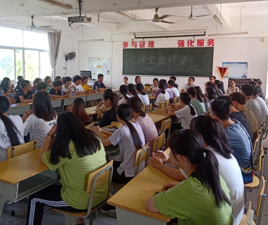 工商管理学院举行中小企业创业与经营专业座谈会议