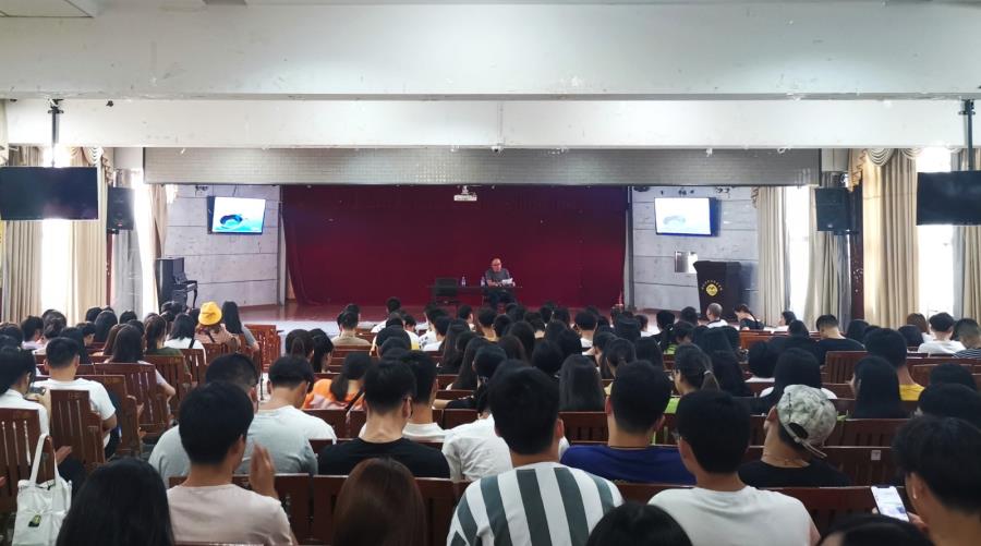 工商管理系召开三棵树“店长班”动员大会