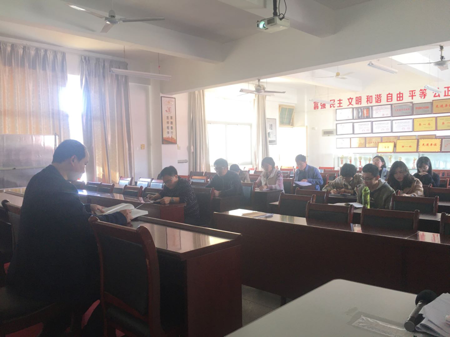 工商系林宗洪书记做全省党建工作标杆院系培育创建单位党总支书记培训情况汇报