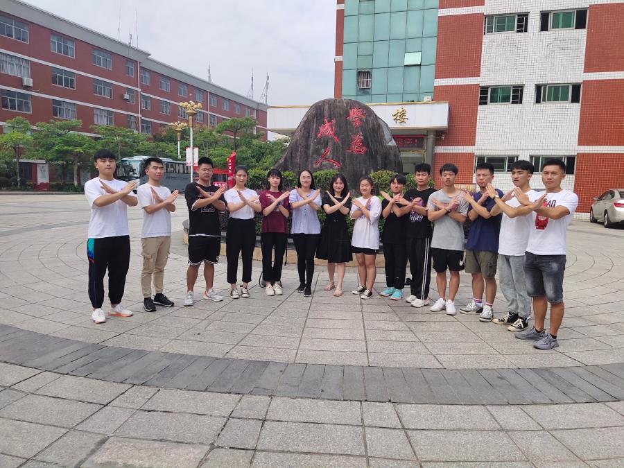 工商系欢送2018级市场营销专业部分学生到同步体育用品有限公司跟岗实训