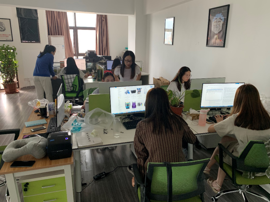 工商管理系教师走访企业看望实习学生