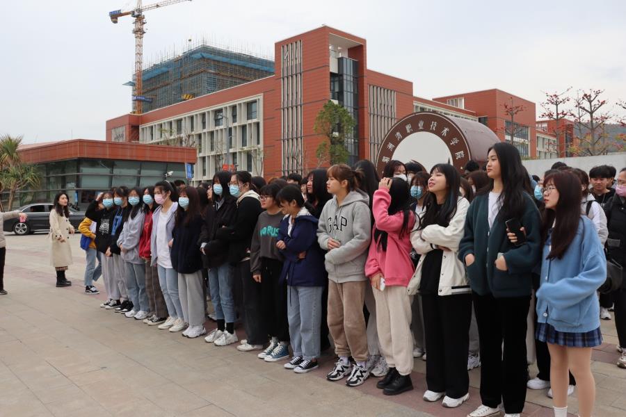 工商管理系举行“走进职院，体验职院魅力”研学参观活动