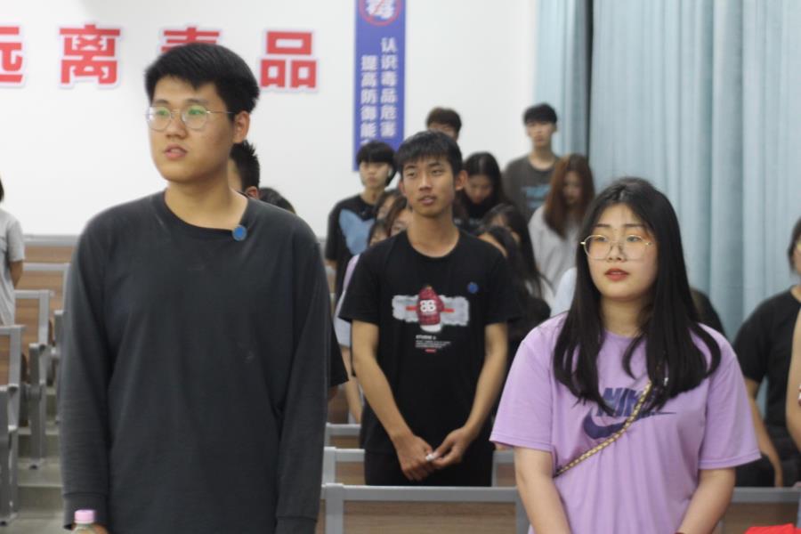 工商管理系举行新生入团仪式