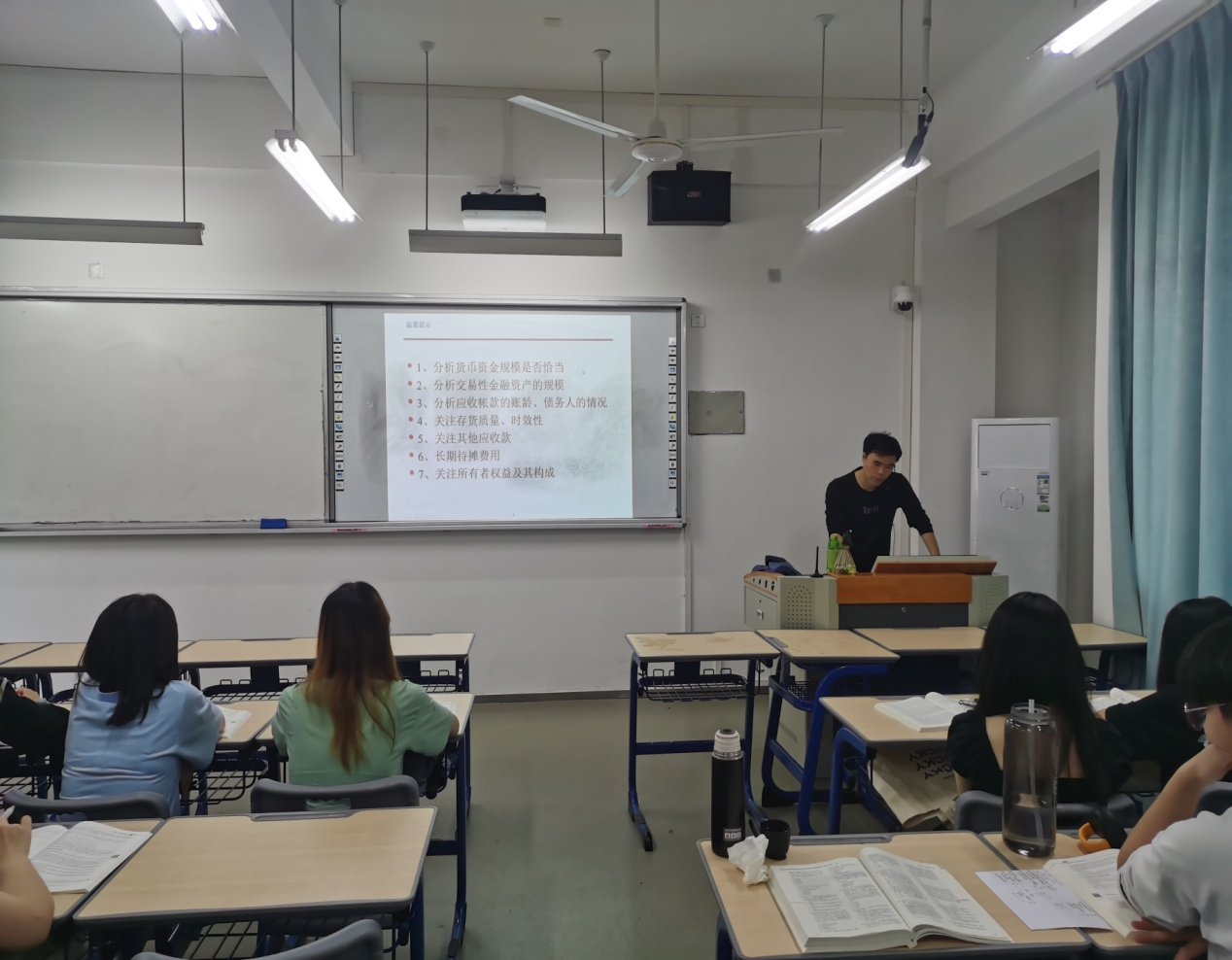 工商管理系召开主题讲座——财务报表分析