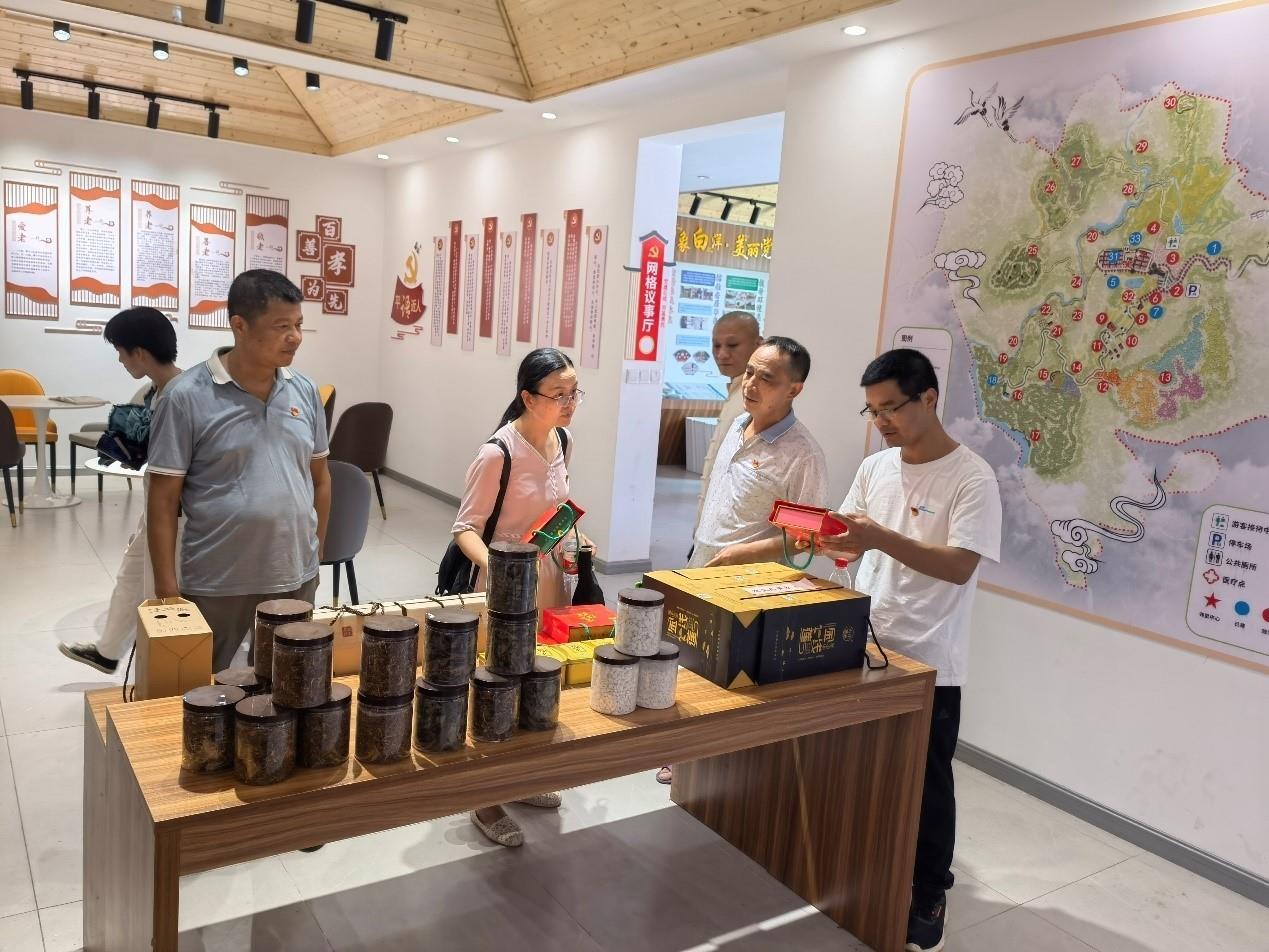 工商管理系第一二党支部举行“喜迎二十大，电商助力乡村振兴专题调研” 主题党日活动