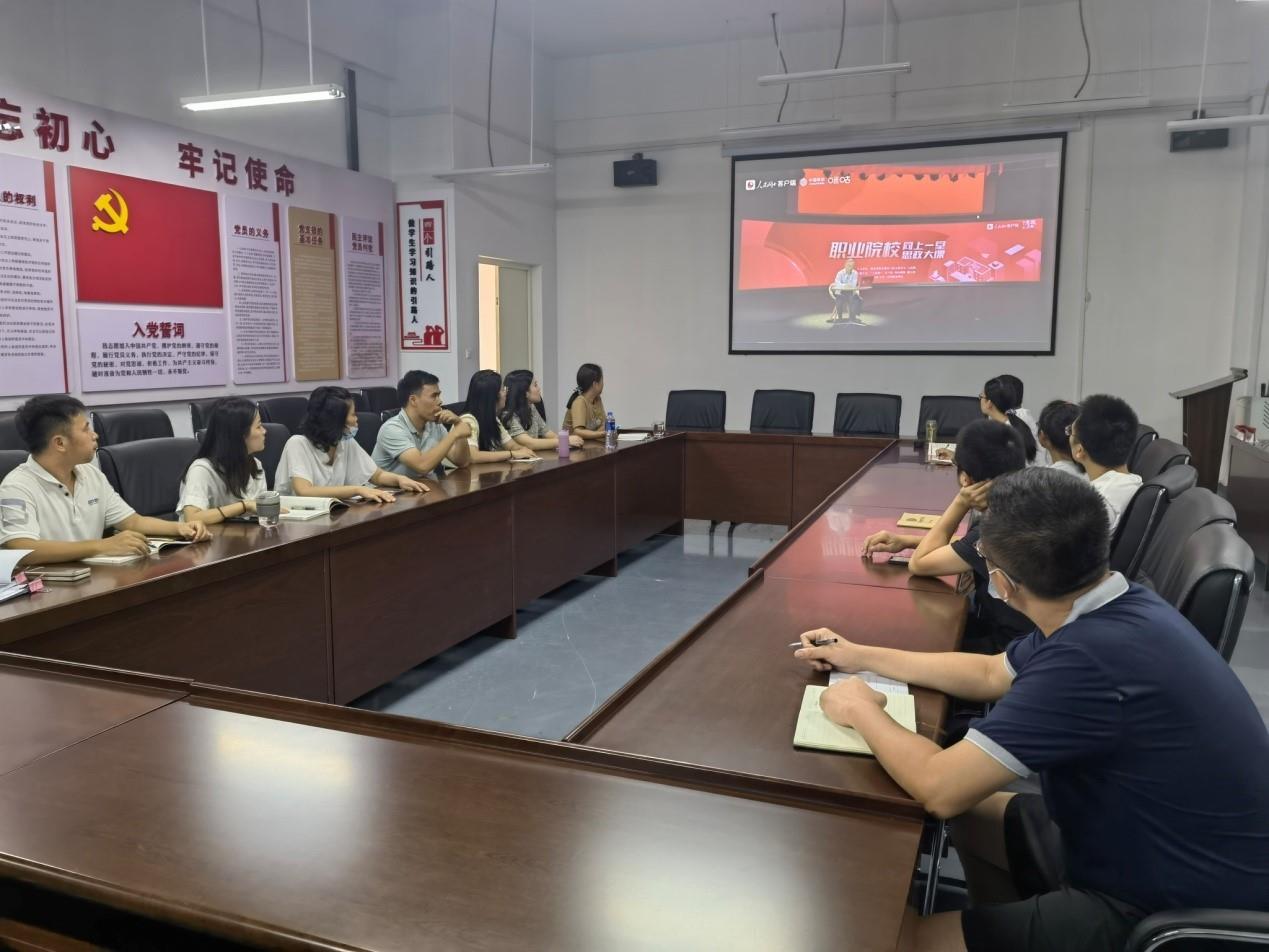 喜迎二十大，我系师生热议职业院校“同上一堂思政大课”