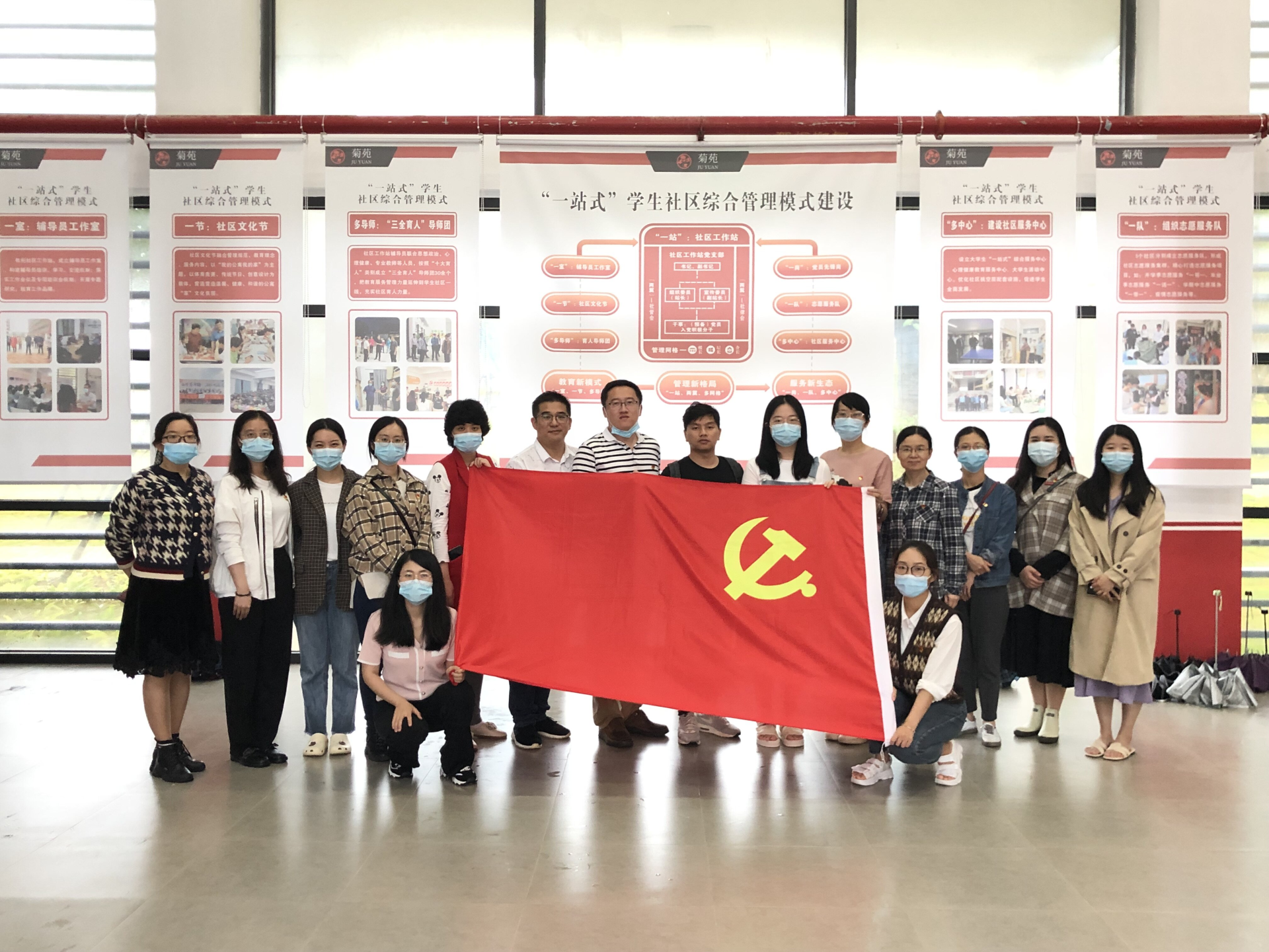 工商管理系第一党支部开展“暖心大家访——教师党员走访学生宿舍”主题党日活动
