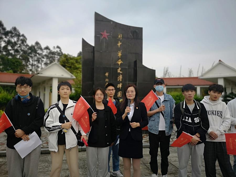 马克思主义学院：用活红色资源，推进党史学习教育走心走实