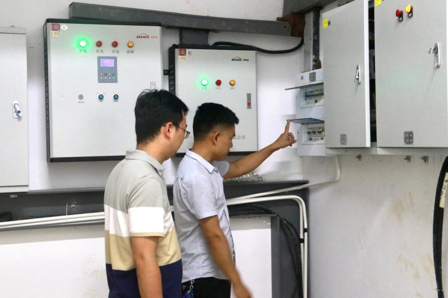 现代教育技术中心开展暑假前弱电间安全排查工作